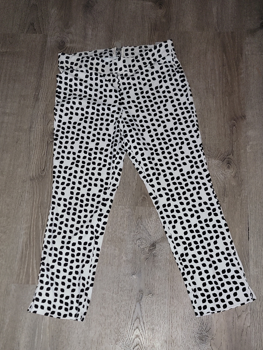 Anne Klein Black and White Printed Cropped Pants